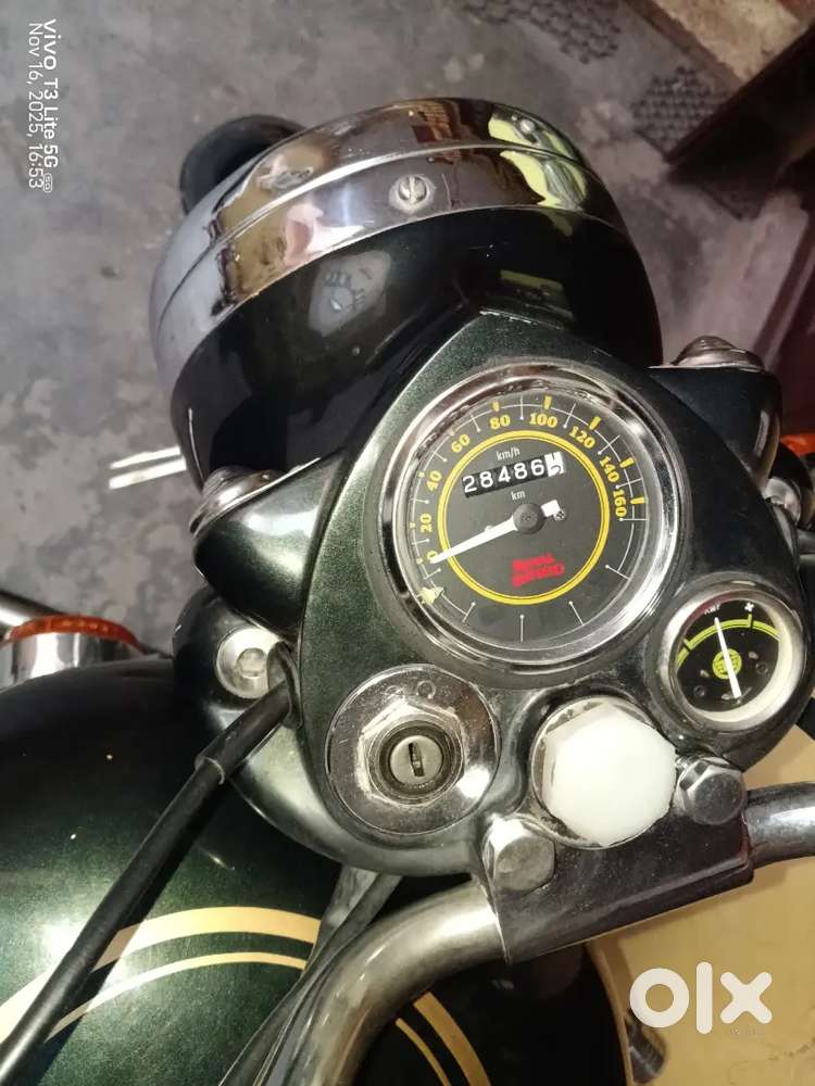 Royal Enfield 500 cc standard model •forest Green colour
