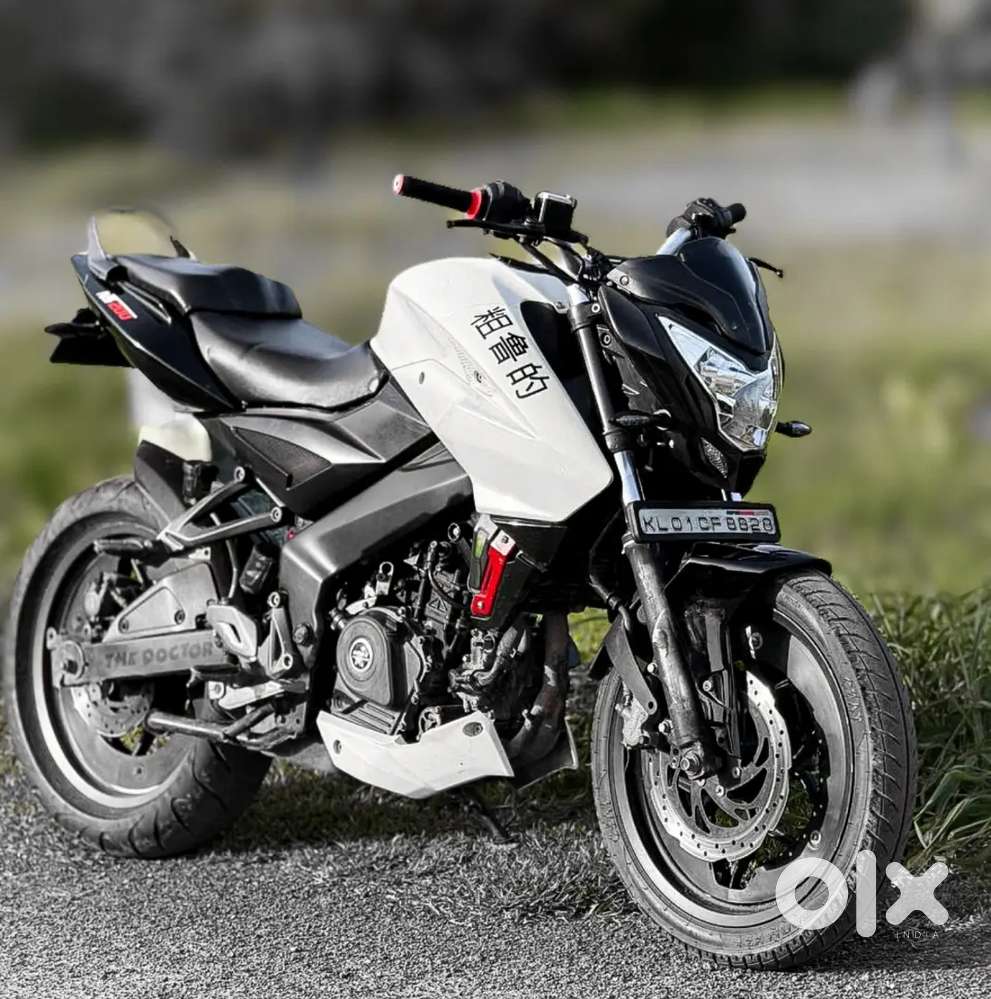 Bajaj ns 200