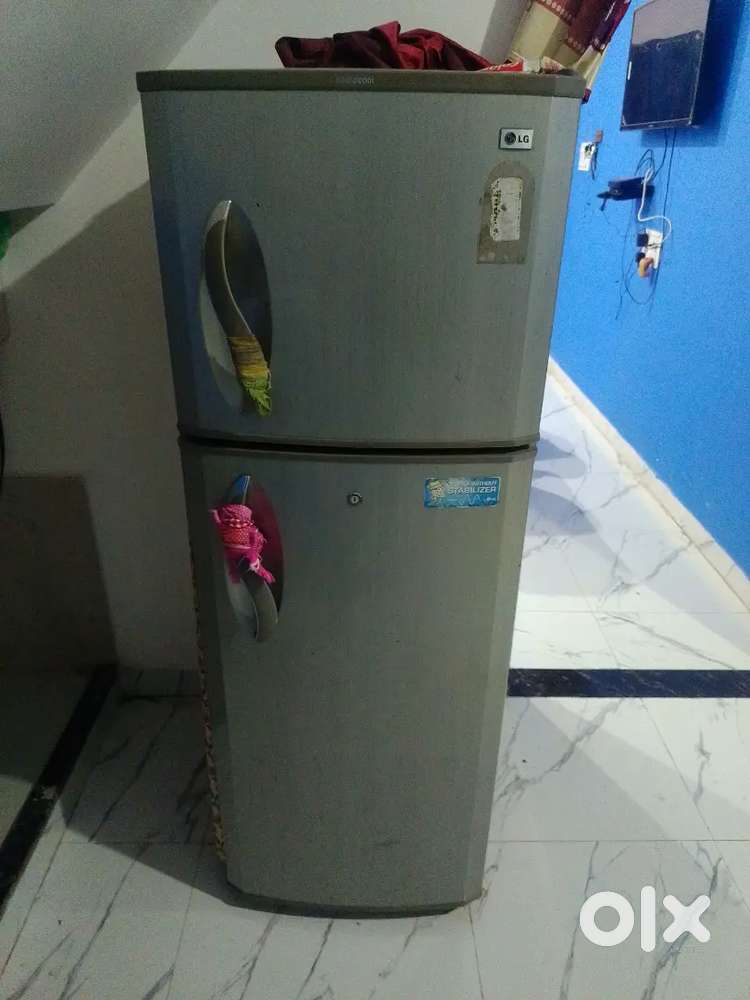 फ्रीज बेचना है double door LG हैं