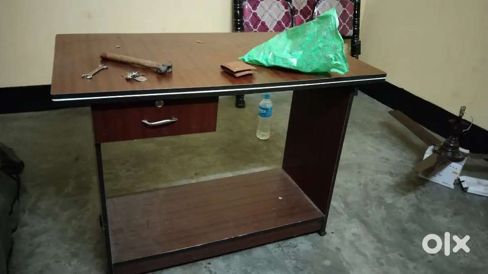 Big size computer table