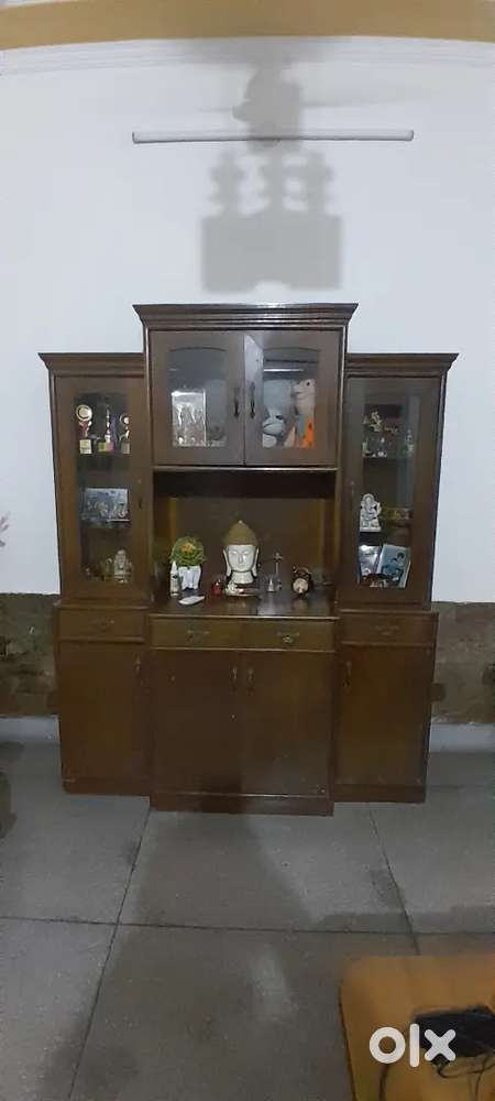 Wooden showpiece rack
