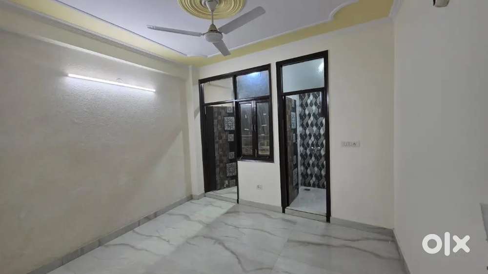 1bhk semi furnished flat for rent in Saket.