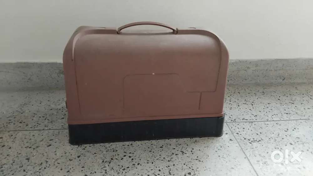 Sewing machine cover