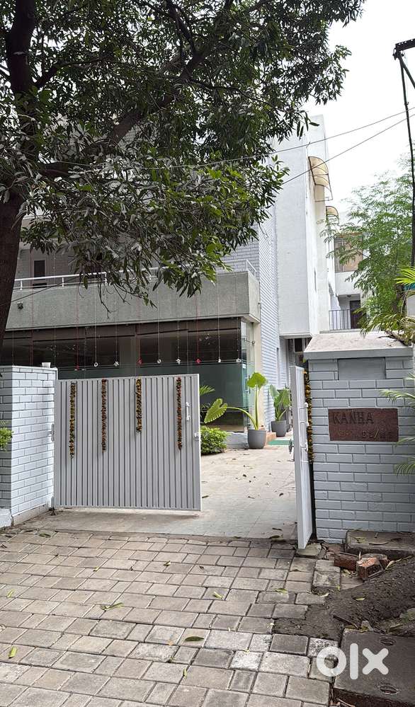 कुक औऱ घर के काम के लिए  ( लडकी या महिला अथवा परिवार ) )