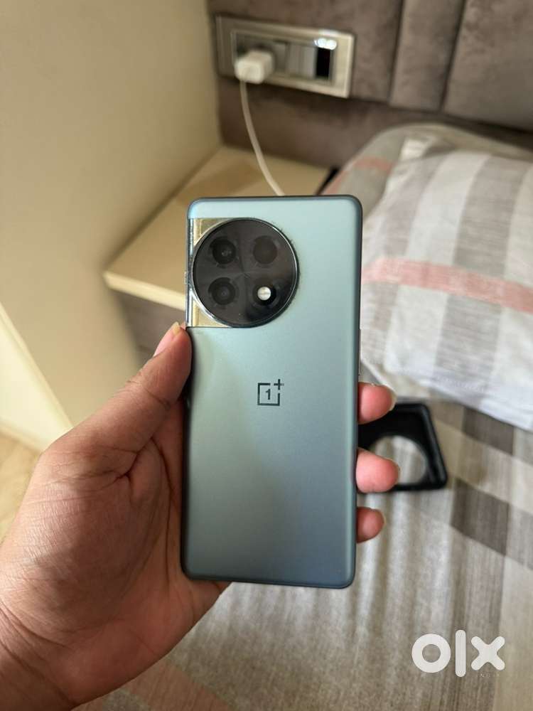 One plus 11r 8/128 GB