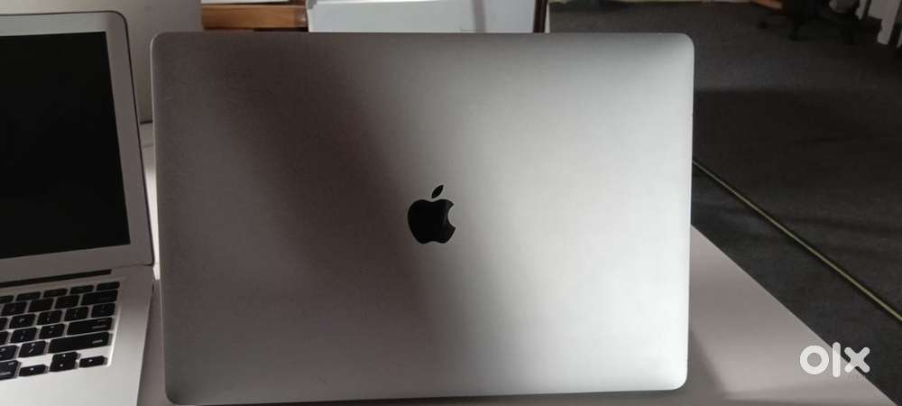 MacBook Pro A1990 2019 model