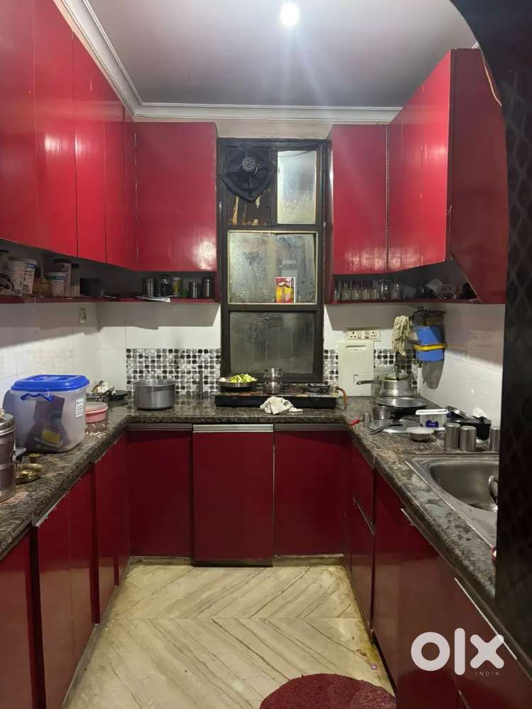 TOLET 3 BHK NR GAUR CHOWK 14500