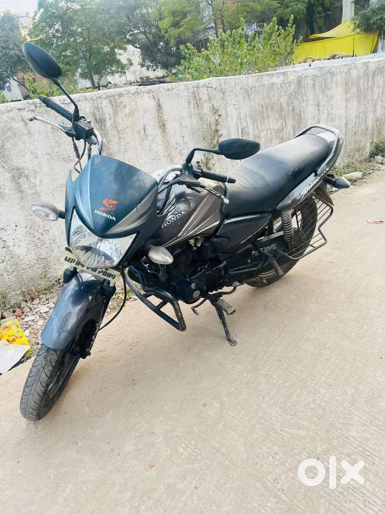Honda shine 2013 1st owner engine is like new amaron battry original