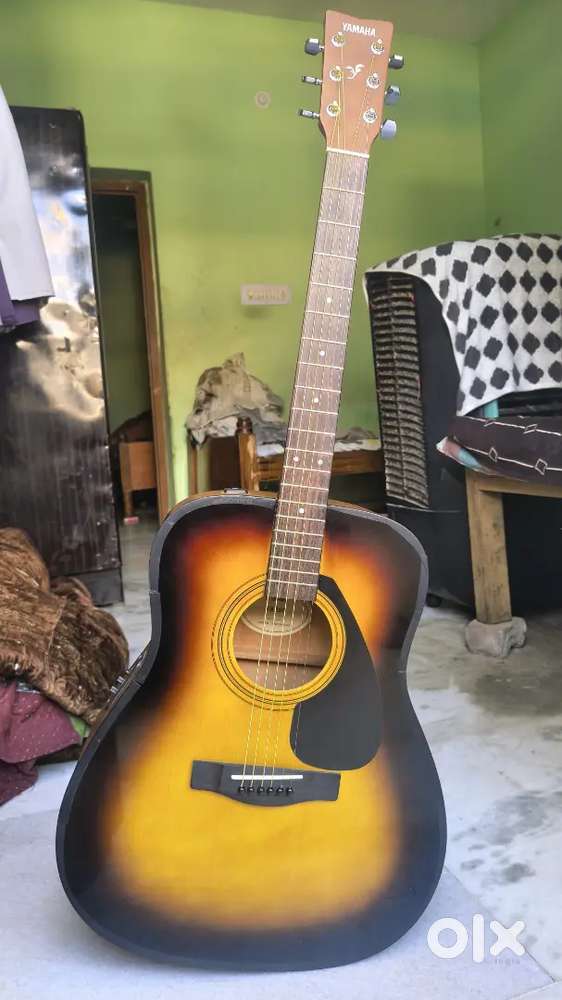 Yamha fx280 semi acoustic guitar