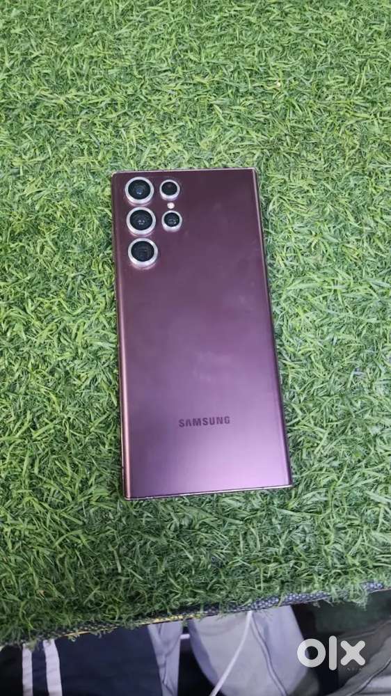 Samsung s22 ultra burgundy colour
