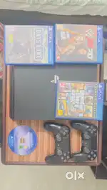 PS4 Pro 1TB 2 joysticks 4 games
