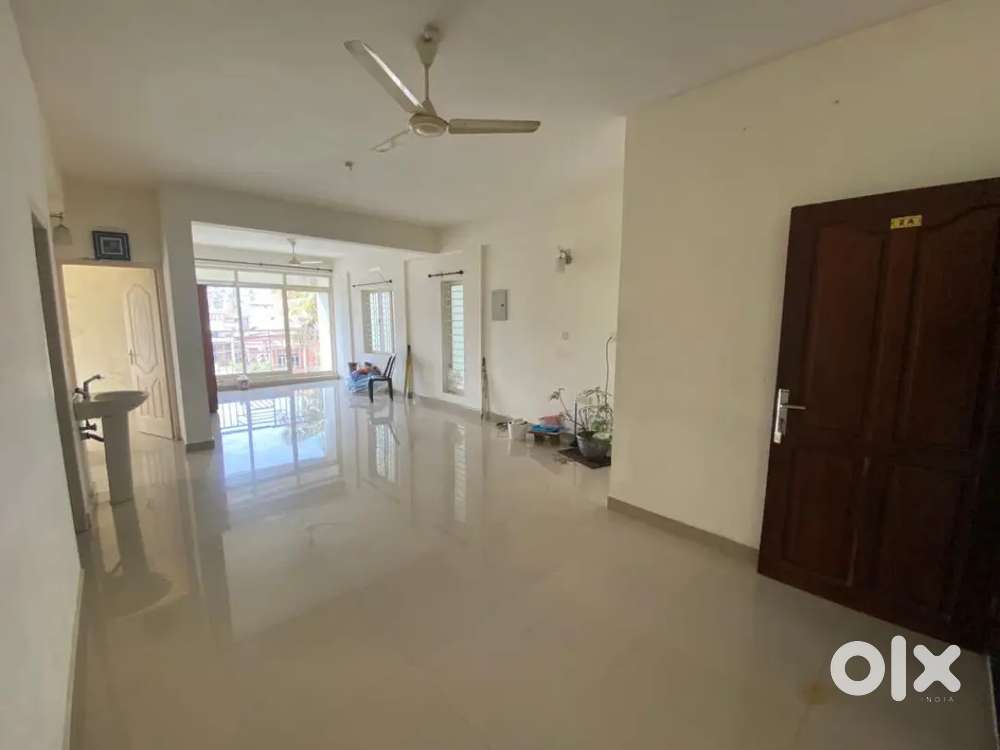 3 bhk(2bhk)flat behind lisie metro station good location Nrth main rd