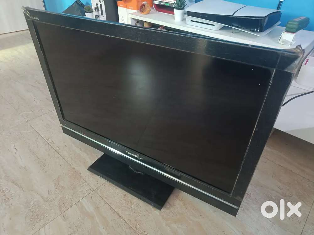 Selling 32-inch Toshiba LCD TV