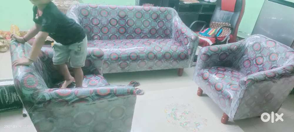 New sofa set 3+1+1
