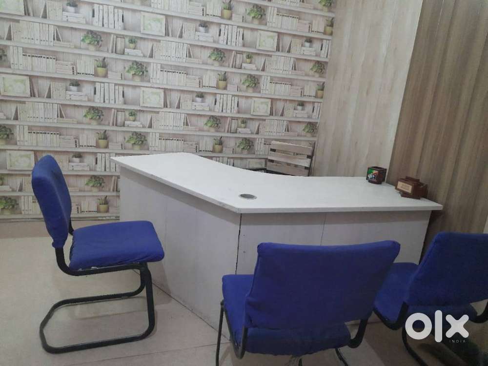 One furnished office in prime location