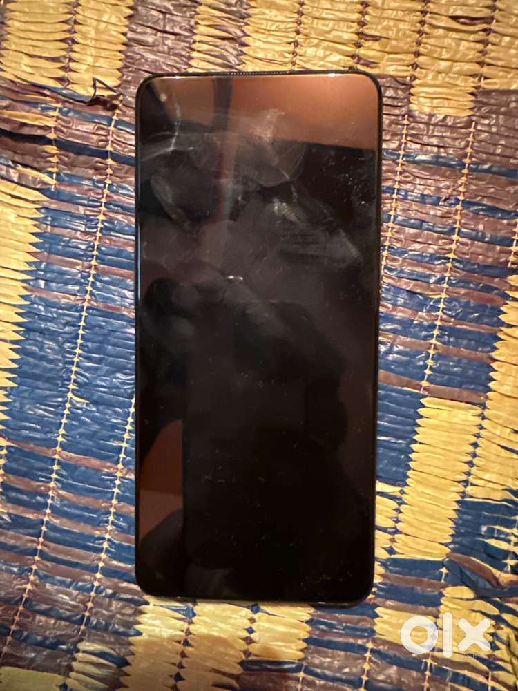 One plus 9    8Gb 128GB