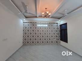Ready to move 3 BHK flat in Ashok vihar phase 1 Gurgaon