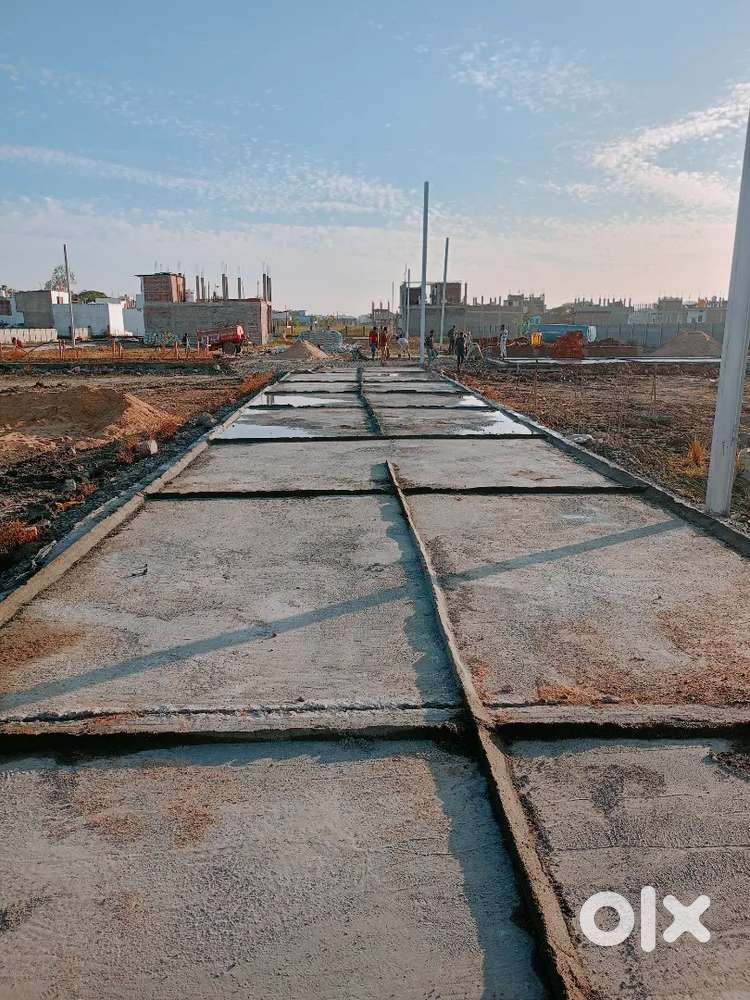 LNCT World school ke pass