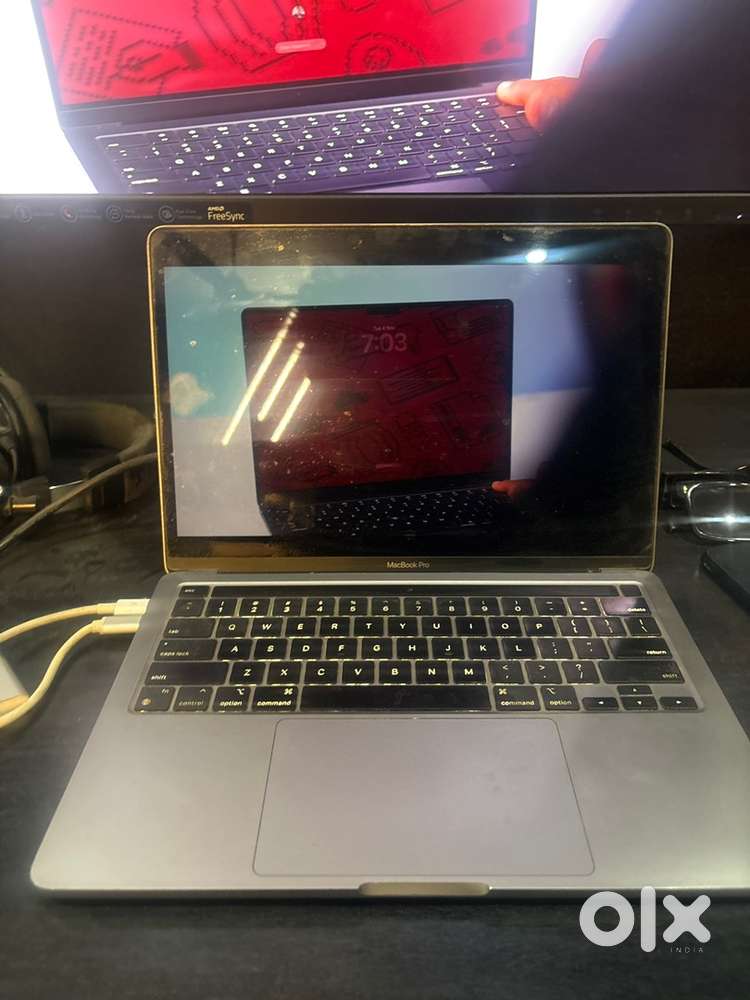 Macbook pro 265 gb m1