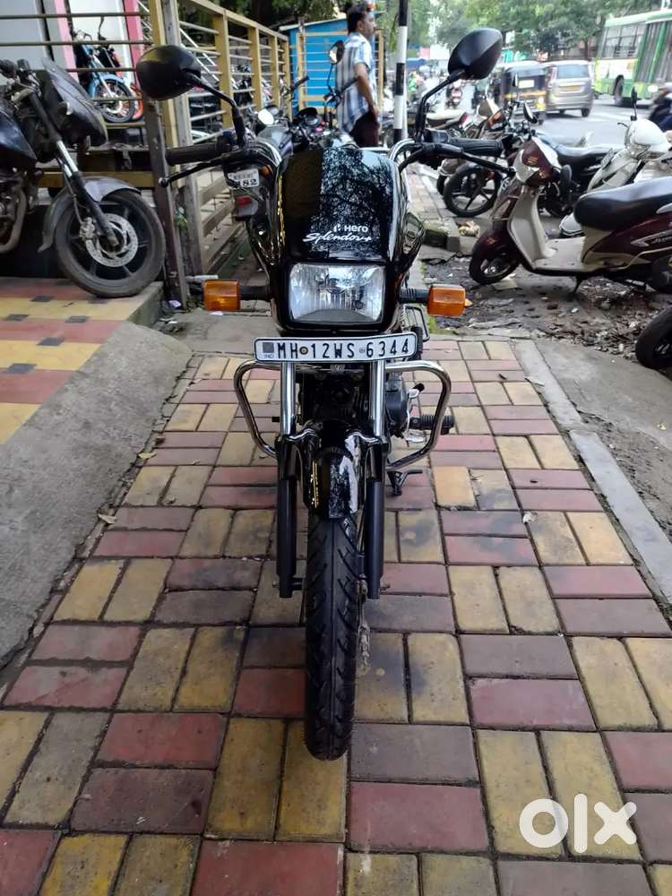 A Hero Splendor Plus i3s bike is good condition