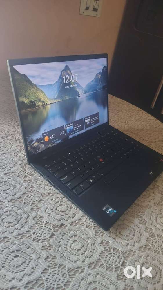 Lenovo ThinkPad X1 Carbon i7-12th gen, 16GB RAM,