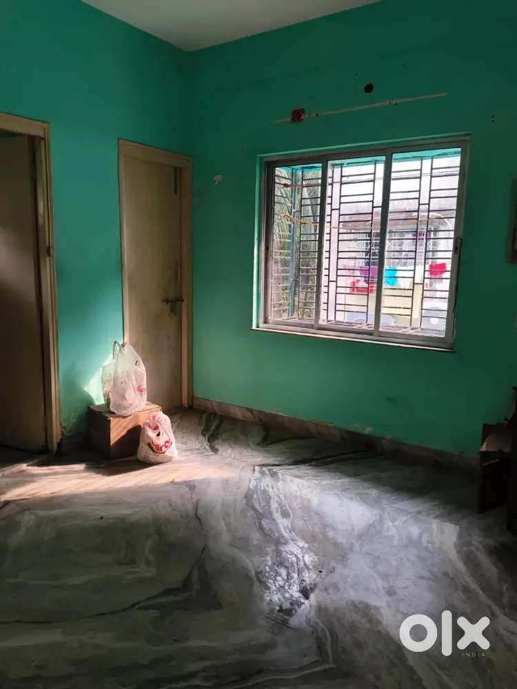 1050 sqft 1st floor 3bhk flat sale near santoshpur batala @40lacs