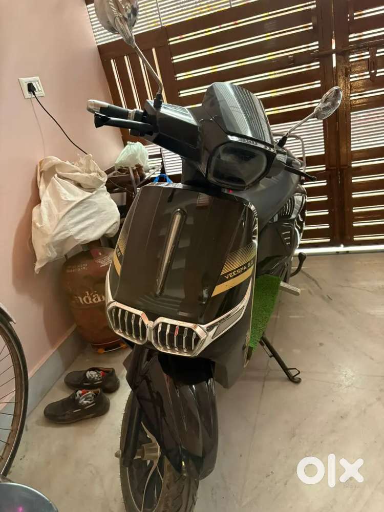 Lithium battery scooty 90km ride in single charge