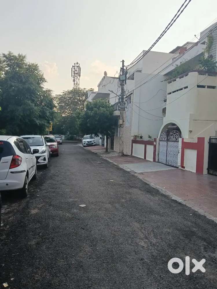 1800, sqft plot sale in Aliganj