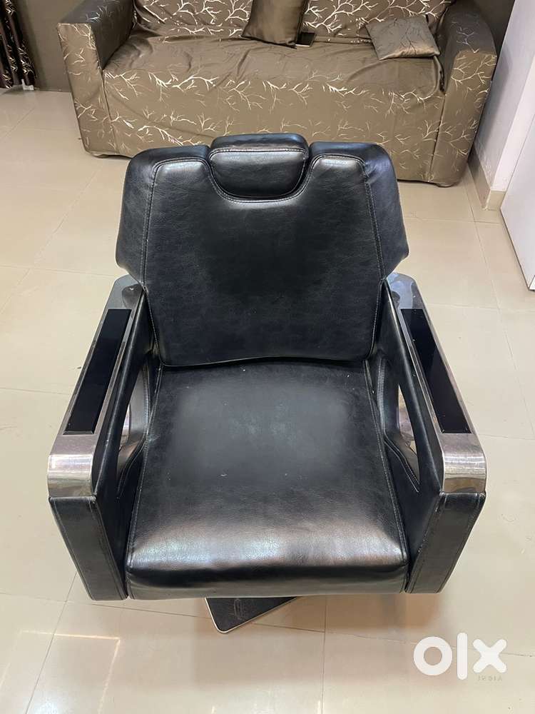 6 salon chairs + 2 shampoo stations + 1 mani pedi massage chair