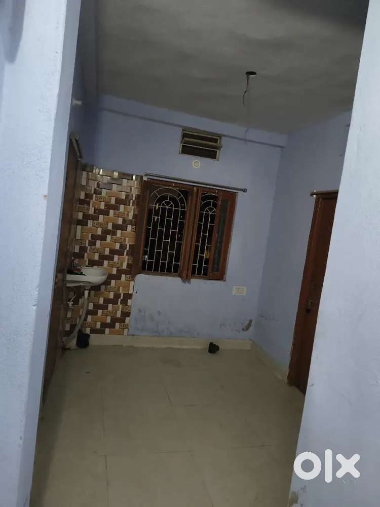 1 room Khali hai 2bhk flat mein  new azimabad colony patna only muslim