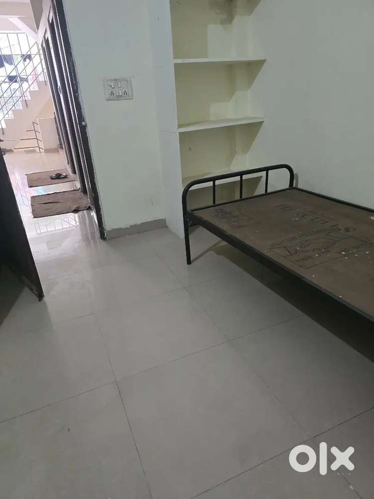 Single room for 1 boy ashoka garden @ 2800