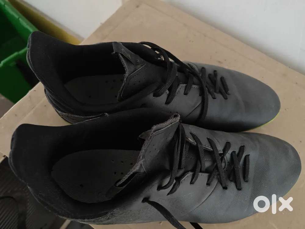 Kipsta football boots