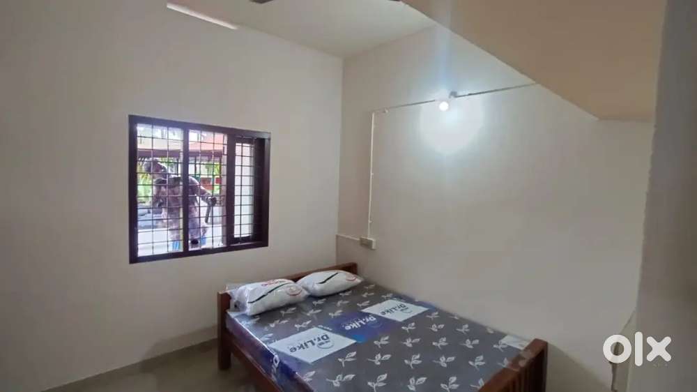 Eranakulam lakeshore hospital. furnished house 2bhk 1st floor for rent