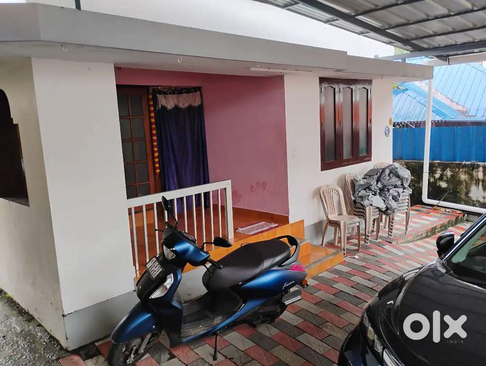 Thirumala Arayalloor near bus stop house rent