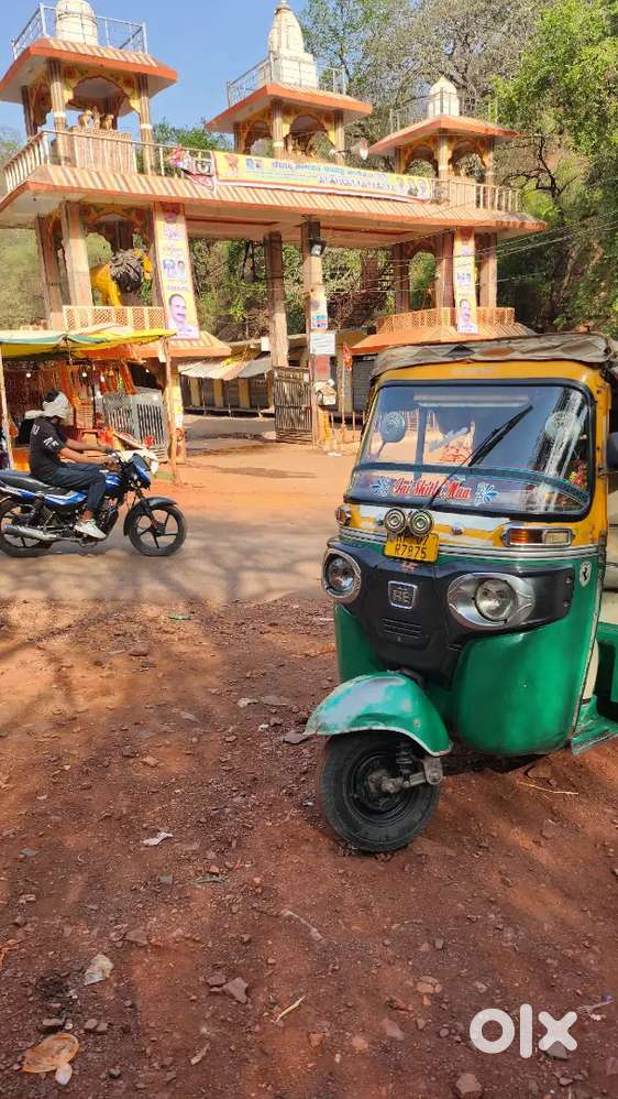 Mujhe Car lena hai ish liye sell kar raha hu