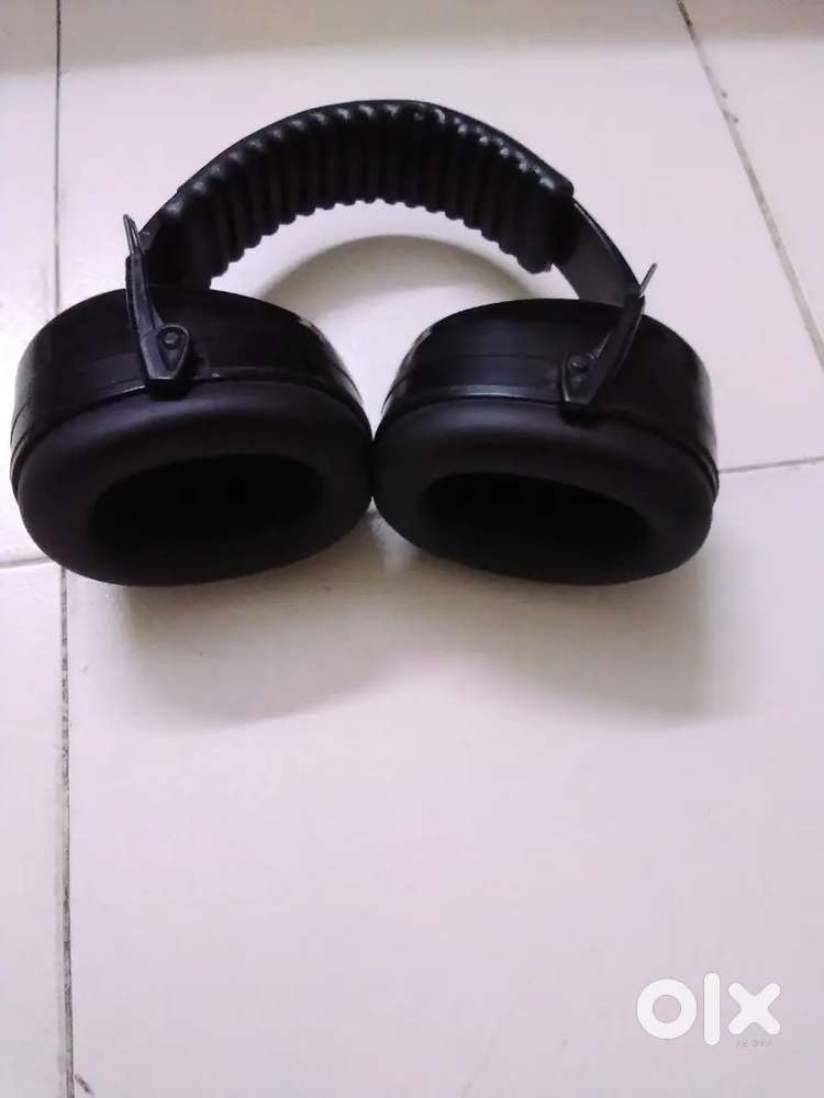Voice cancellation earphone/earplugs
