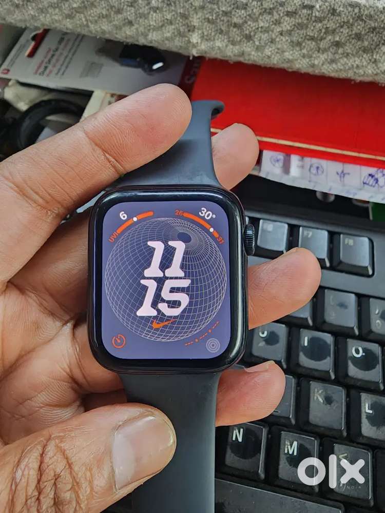 Apple I watch se2 black colour mint condition out of warranty fix rate