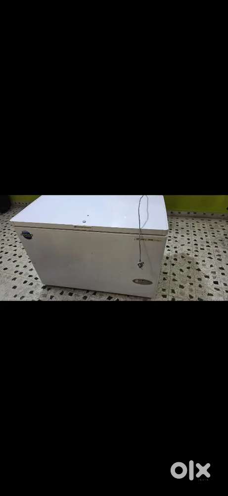 VOLTAS 320 LITTER CHEST FRIDGE*