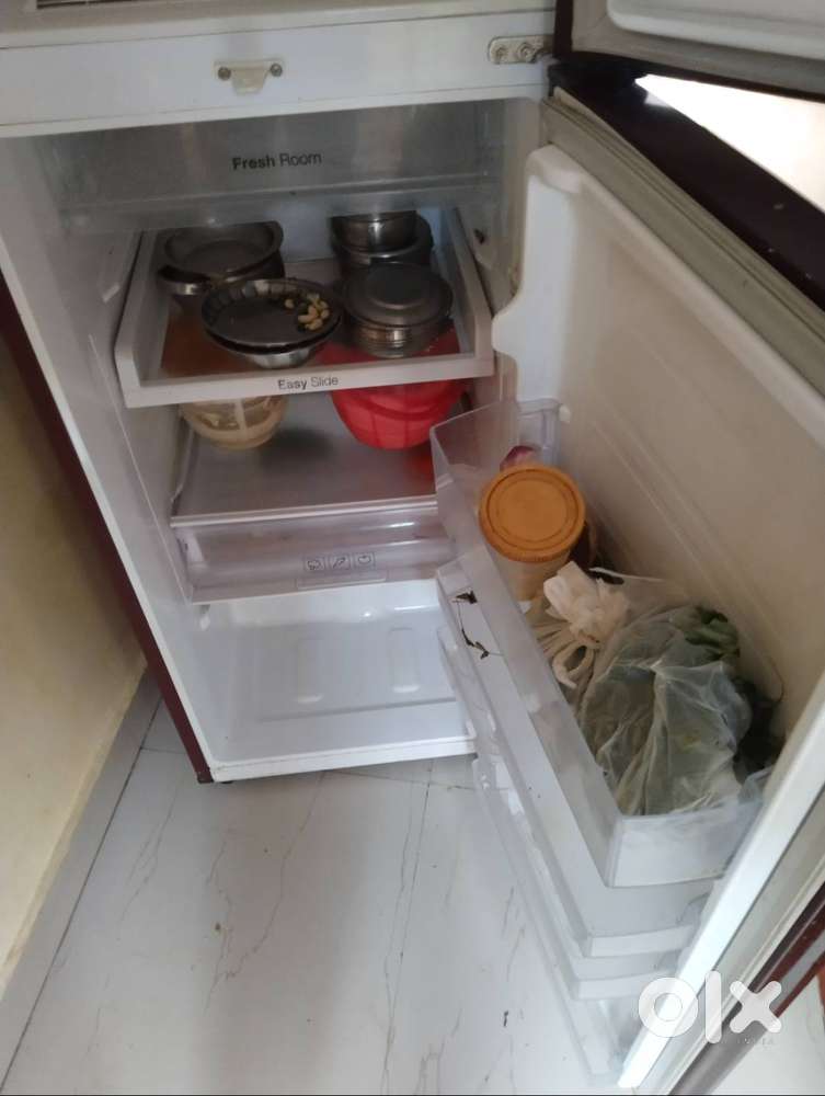 Im selling samsung double door fridge touch model