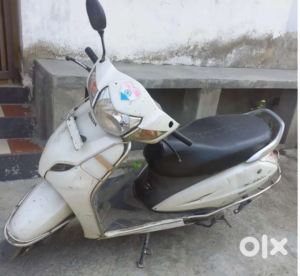 Activa 3G, 110CC for sale interested buyers contact me only Rs. 35000