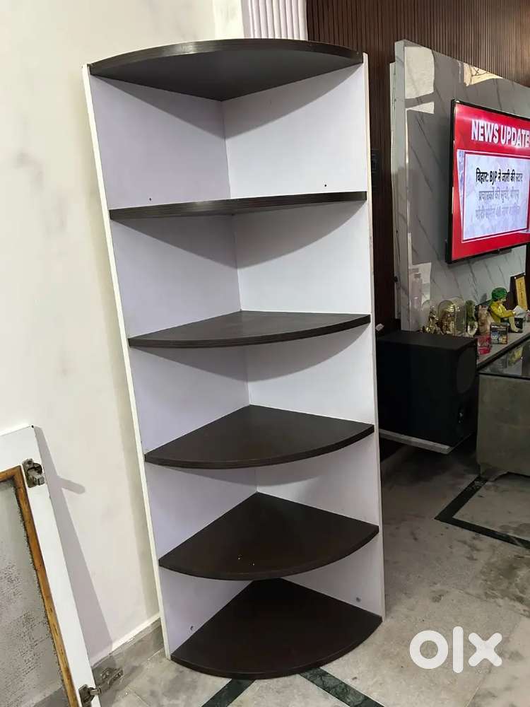 Stylish Wooden Corner Shelf – 5.6 Feet Perfect for Living Room & Decor