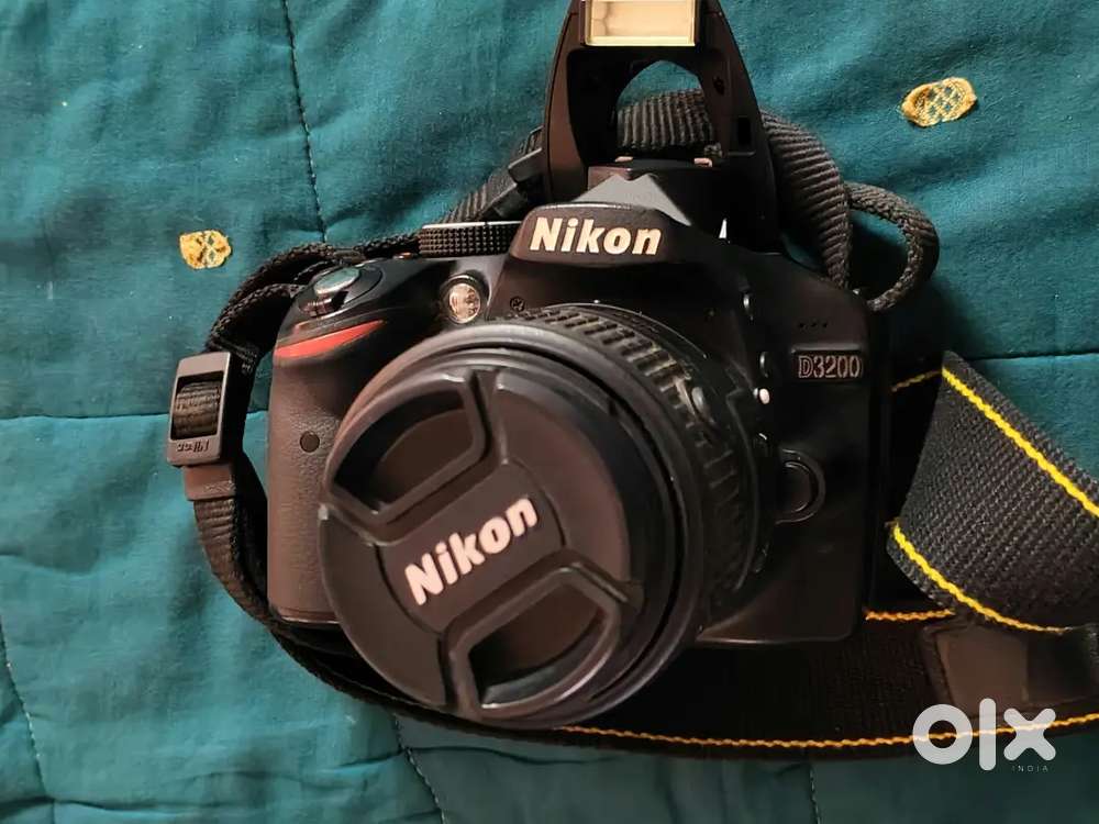 NIKON D 3200