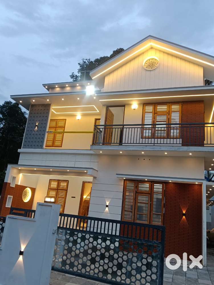 New house for sale Pothencode 150 MTR main road