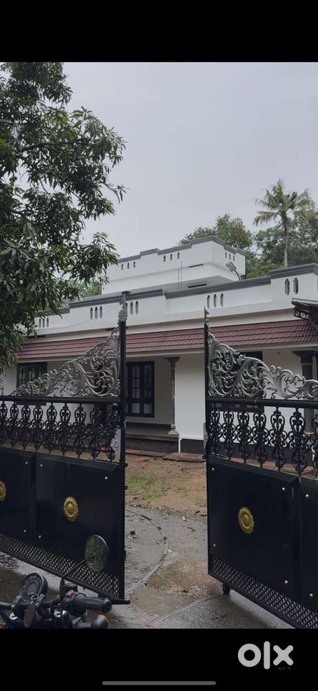 2000sqft house with 18 cent plot for sale in ambalathumkala, ezhukone