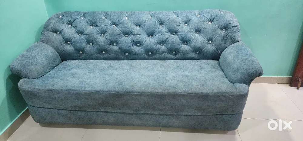 3+1+1 sofa set in excellent condition, available for sale.