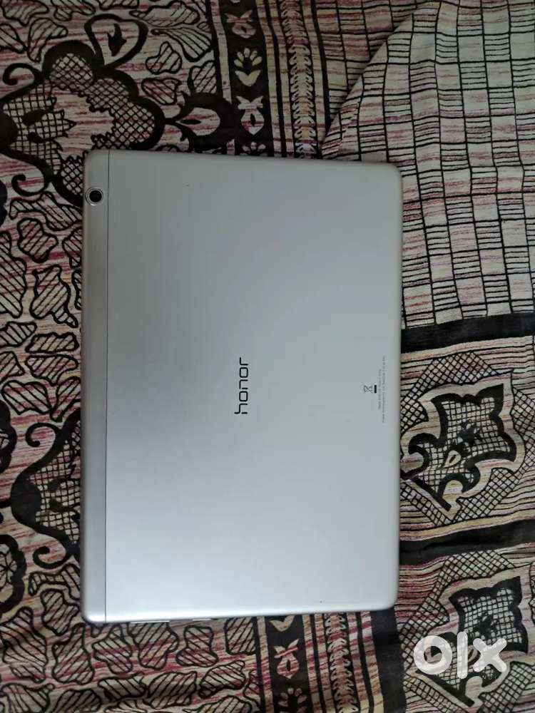 Honor 4G tab in mint condition and calling facility Available