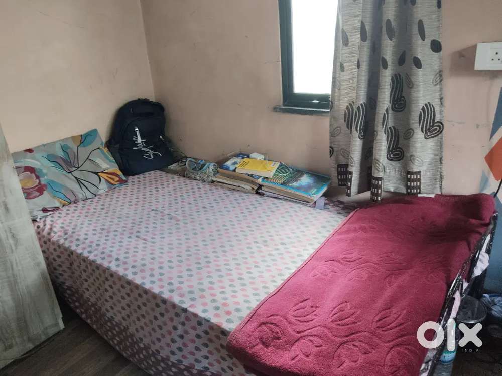 Girl's PG single bed available