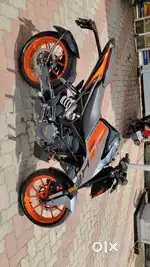 Showroom condition m hai gadi