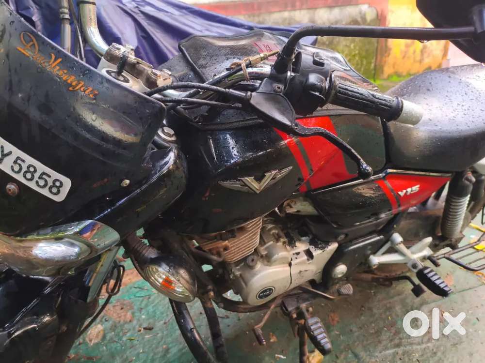 Bajaj v15 bike