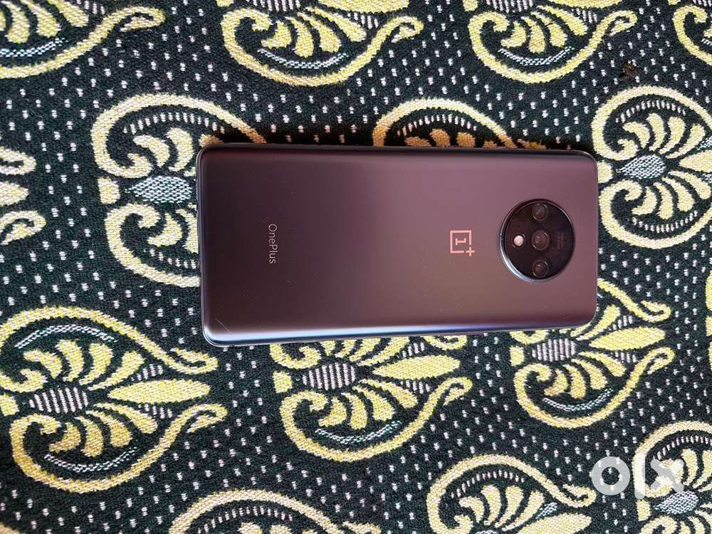 Selling 3 years old one plus 7T Model